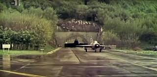 Izlazak aviona iz podzemnog aerodroma Željava