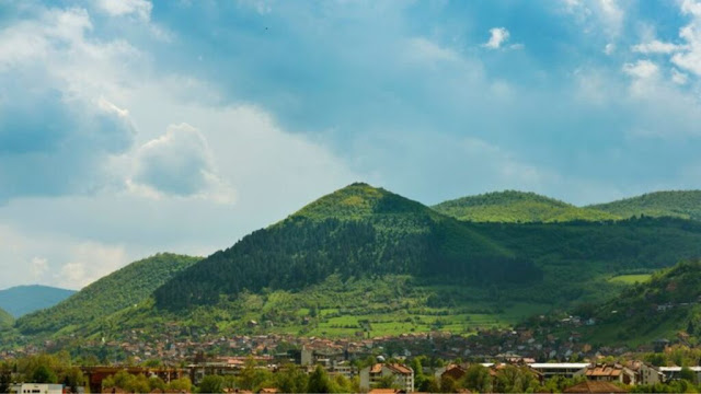 Piramide u visokom