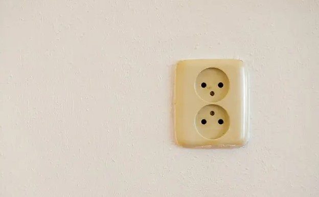 Kako Očistiti Prljave i Požutjele Električne Utičnice: Jednostavni Trikovi za Dugotrajan Sjaj