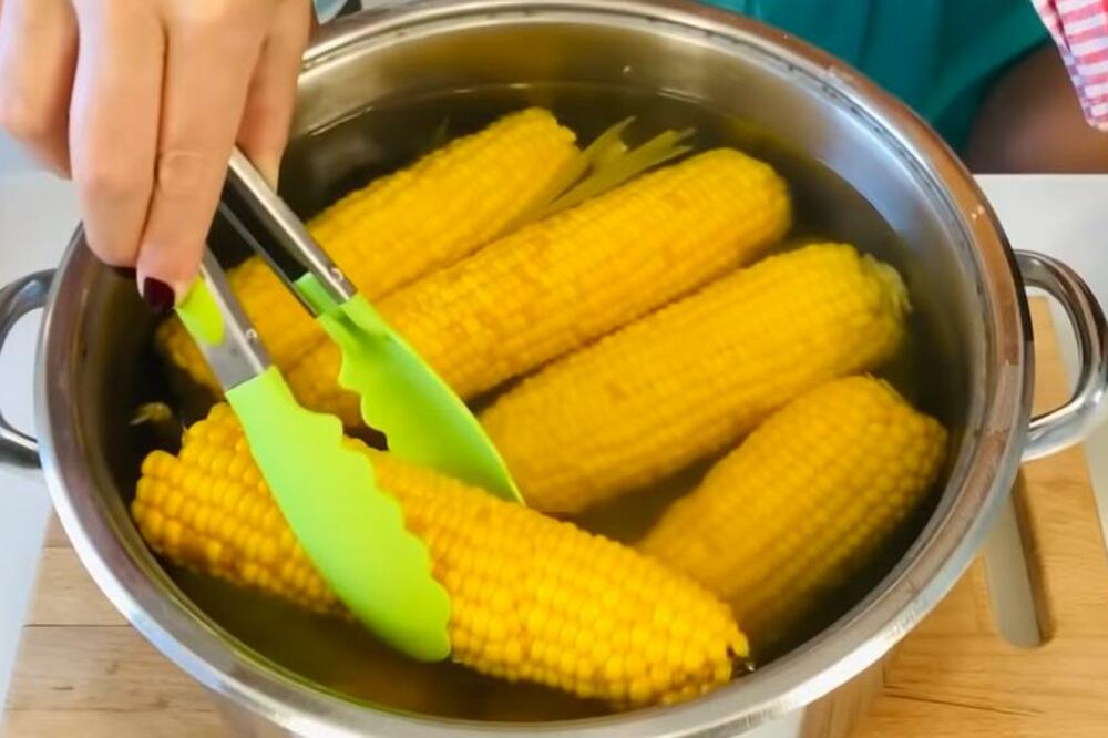 Dodajte dva sastojka u vodu dok kuvate kukuruz: Svako zrno biće mekano, sočno i slatko - featured image