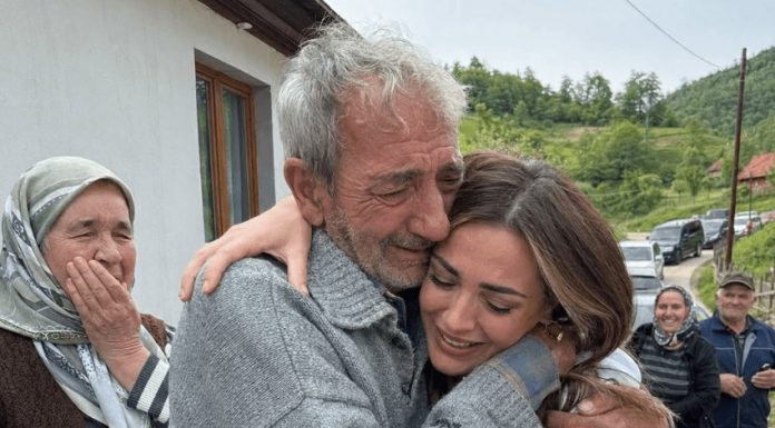 Prodao je posljednji komad zemlje da školuje kćer — a 11 godina kasnije kolona automobila pred njegovom kućom natjerala je cijelo selo na suze Prodao je posljednji komad zemlje da školuje kćer — a 11 godina kasnije kolona automobila pred njegovom kućom natjerala je cijelo selo na suze - featured image