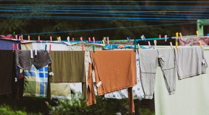 Ima ih u svakom domu, a mogu da unište ostalu odeću: Koje stvari nikada u mašini ne smete prati zajedno? Ima ih u svakom domu, a mogu da unište ostalu odeću: Koje stvari nikada u mašini ne smete prati zajedno? - featured image